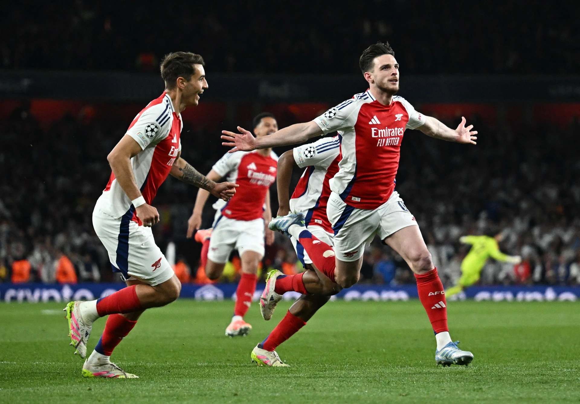 开云体育登录-拜仁绝杀曼联，皮克带队取胜